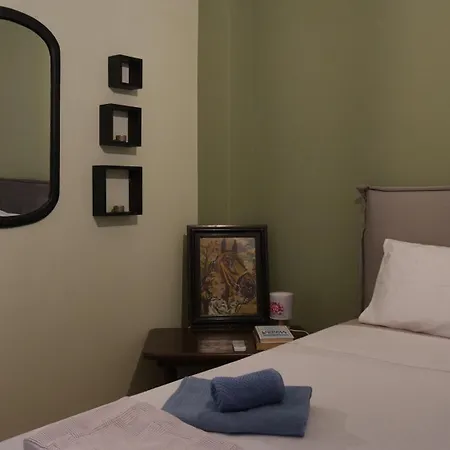 Apartment Classic Athenian House 2mins From Metro *