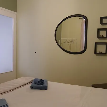 Apartment Classic Athenian House 2mins From Metro Athens