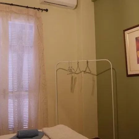 Apartment Classic Athenian House 2mins From Metro Athens