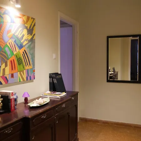 Classic Athenian House 2mins From Metro Apartment *