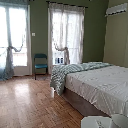 Apartment Classic Athenian House 2mins From Metro Athens